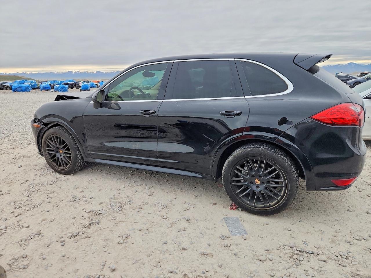 2013 PORSCHE CAYENNE S photo 4