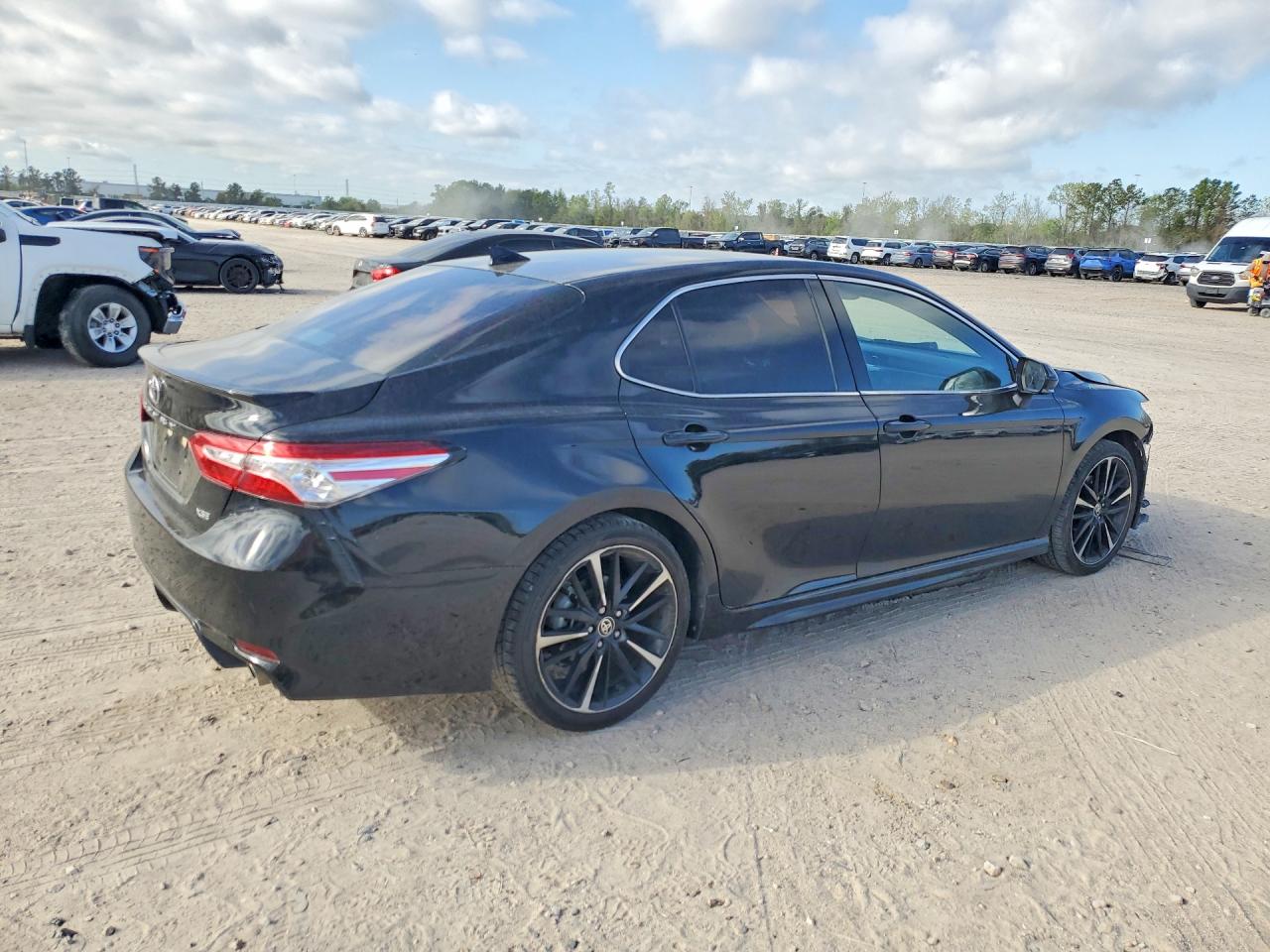 2020 TOYOTA CAMRY XSE photo 7