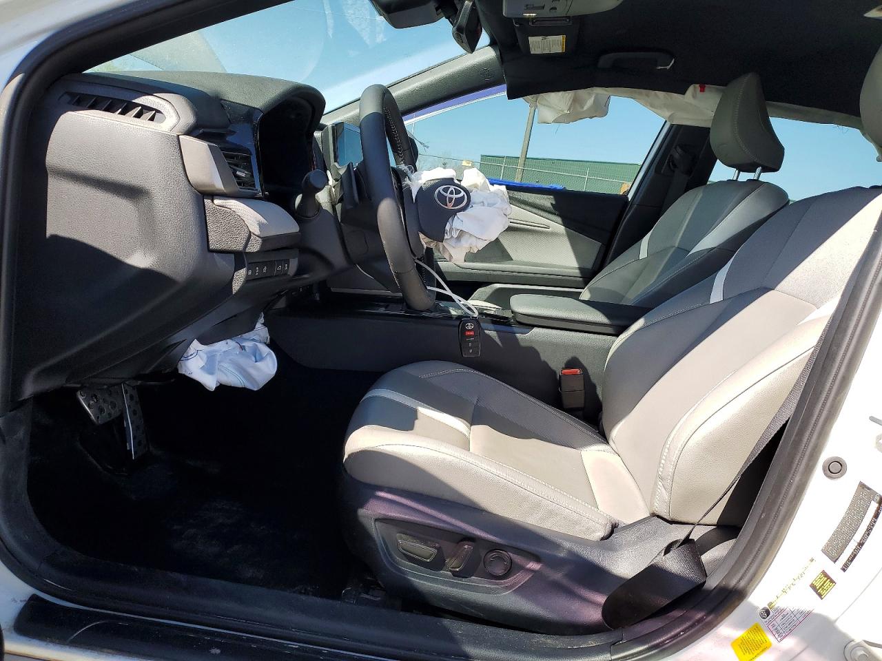 2025 TOYOTA CAMRY SE photo 13
