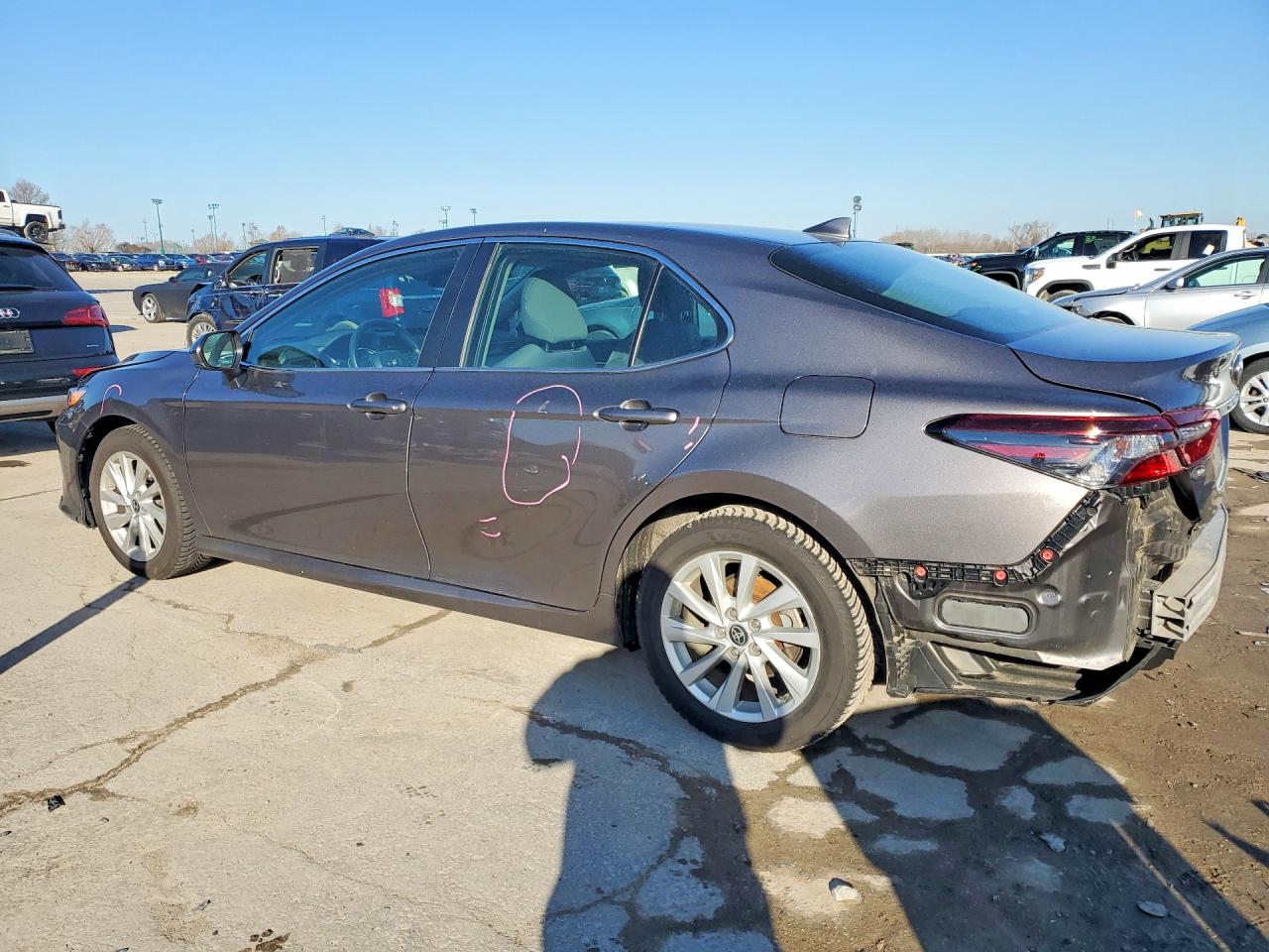 2022 TOYOTA CAMRY LE photo 4