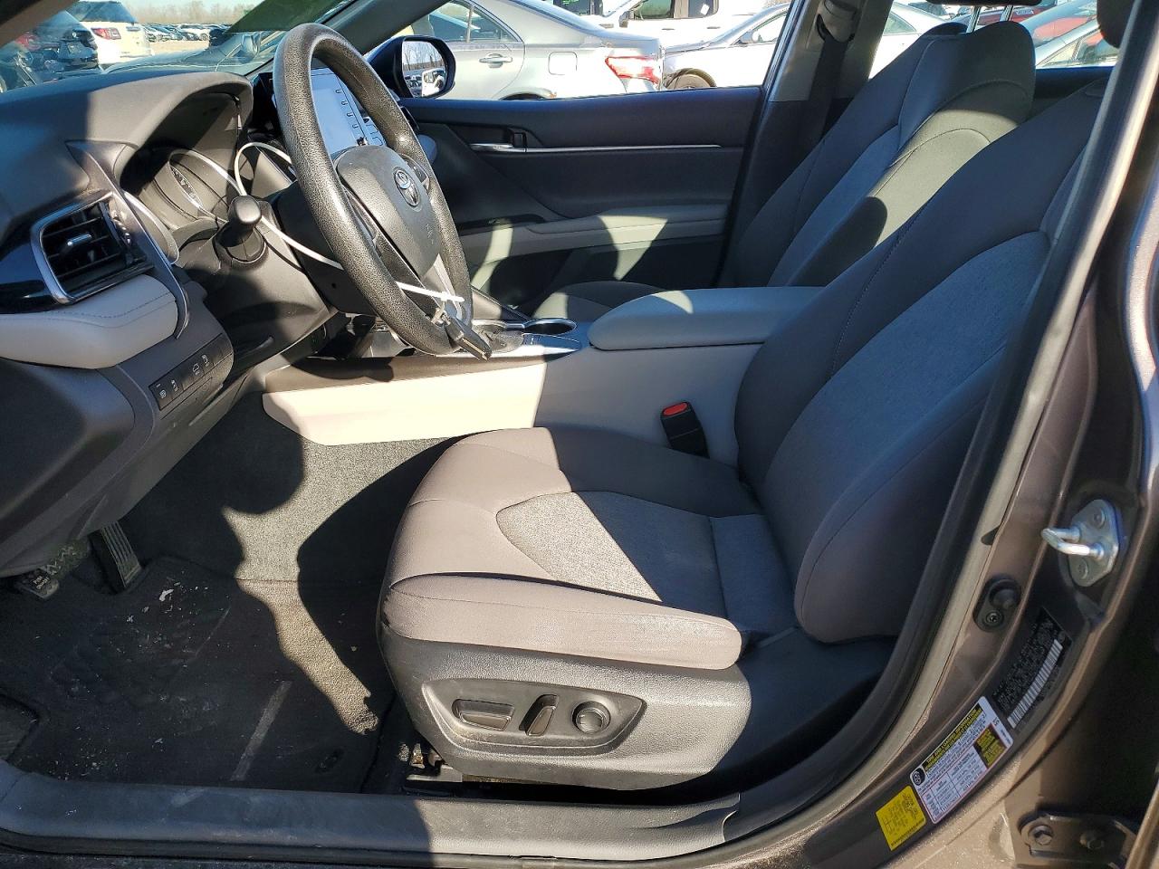 2022 TOYOTA CAMRY LE photo 19