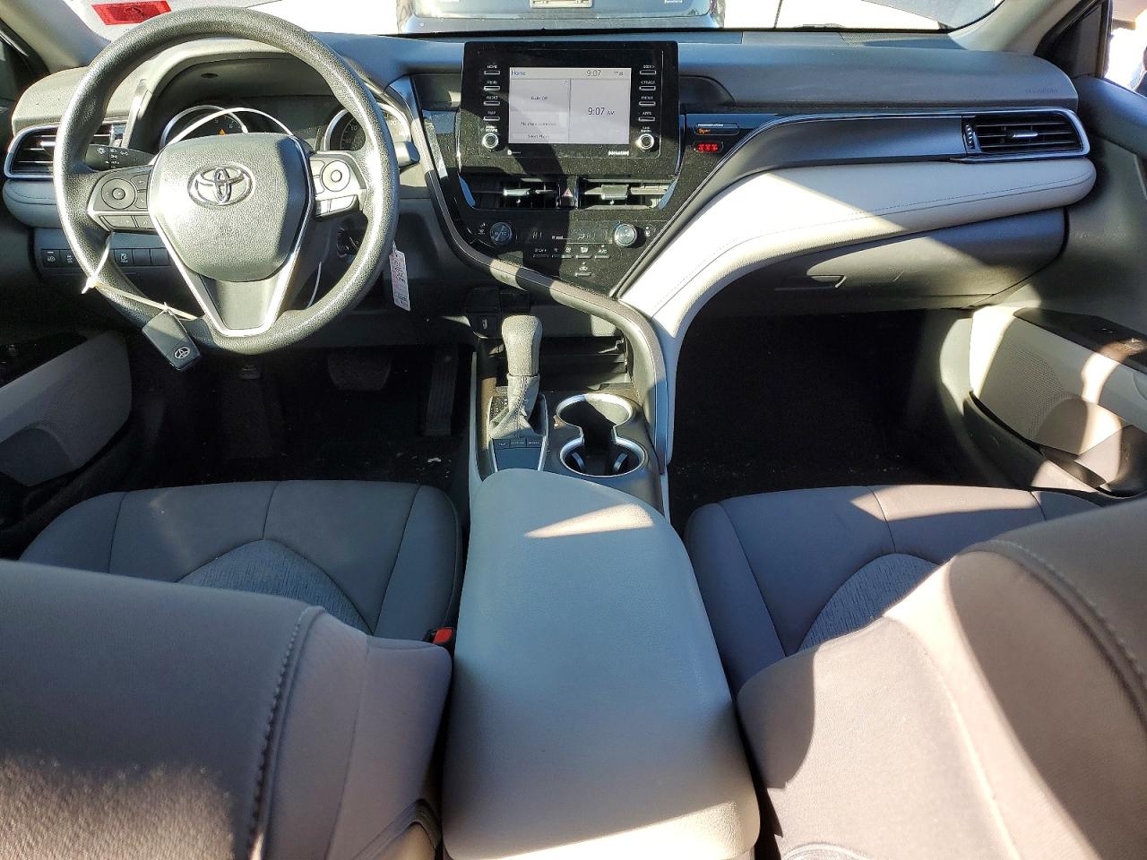 2022 TOYOTA CAMRY LE photo 22