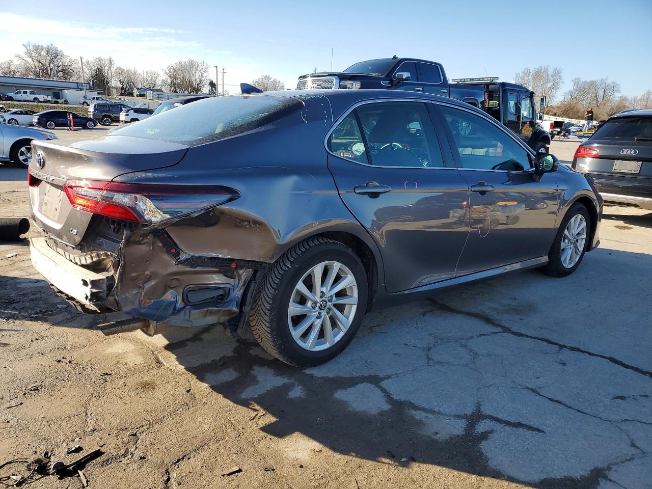 2022 TOYOTA CAMRY LE photo 7