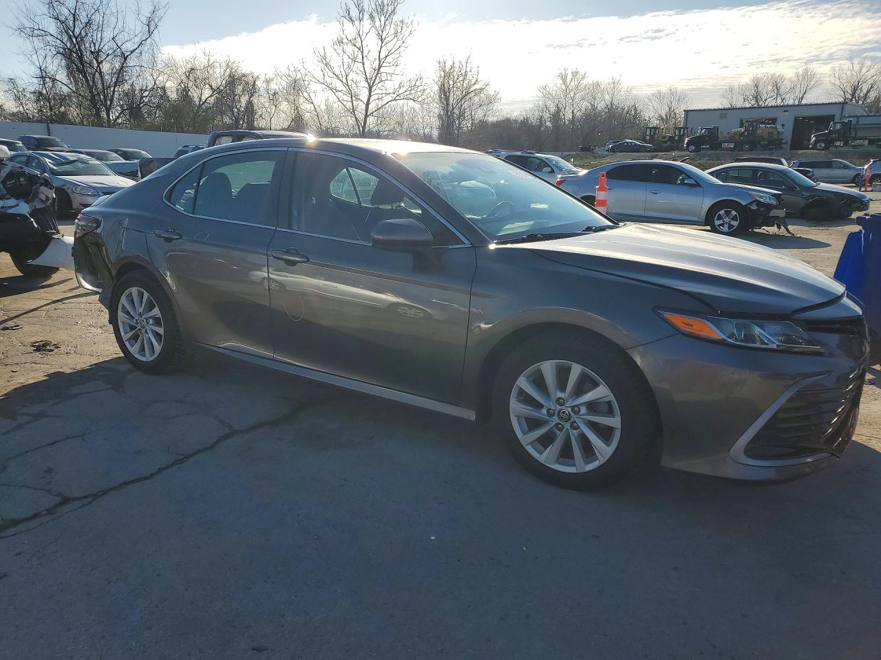 2022 TOYOTA CAMRY LE photo 10