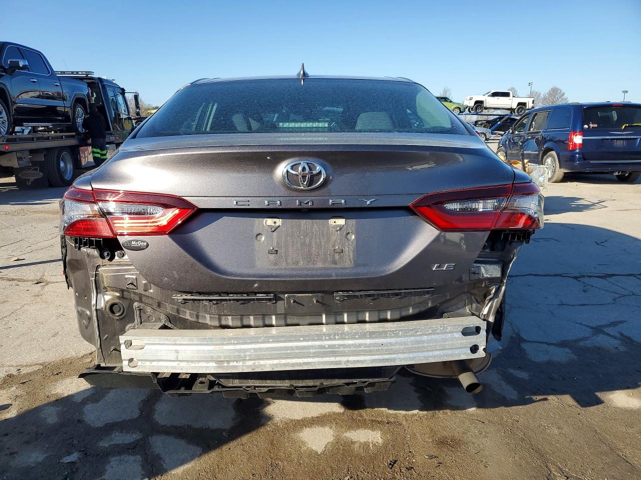 2022 TOYOTA CAMRY LE photo 16