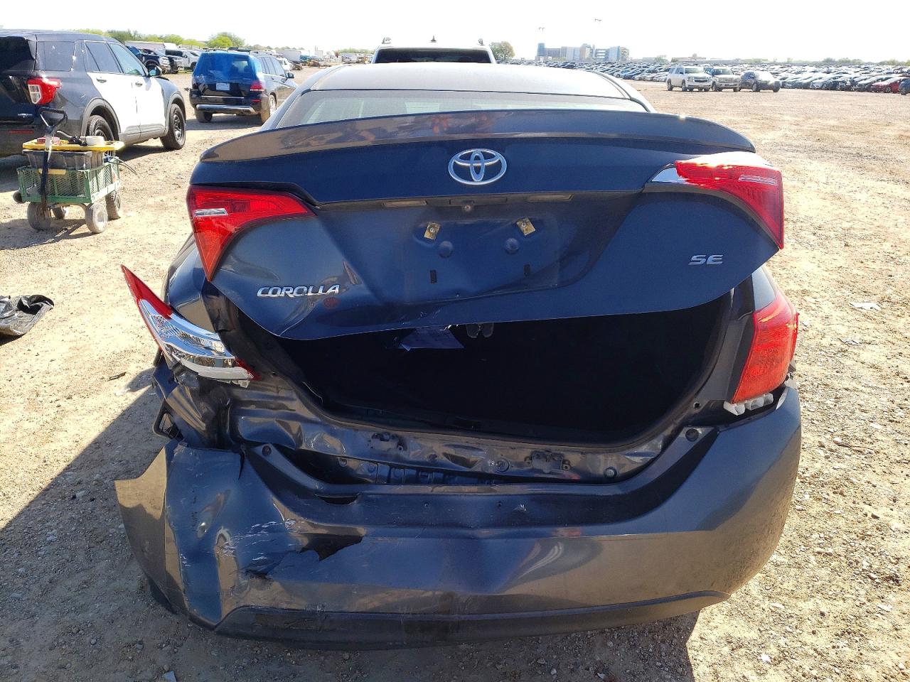 2017 TOYOTA COROLLA SE photo 11