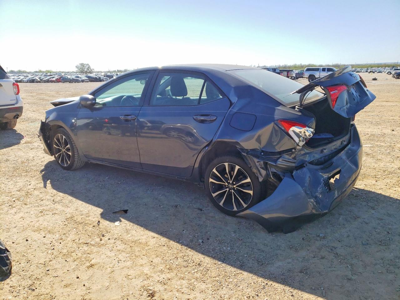 2017 TOYOTA COROLLA SE photo 3