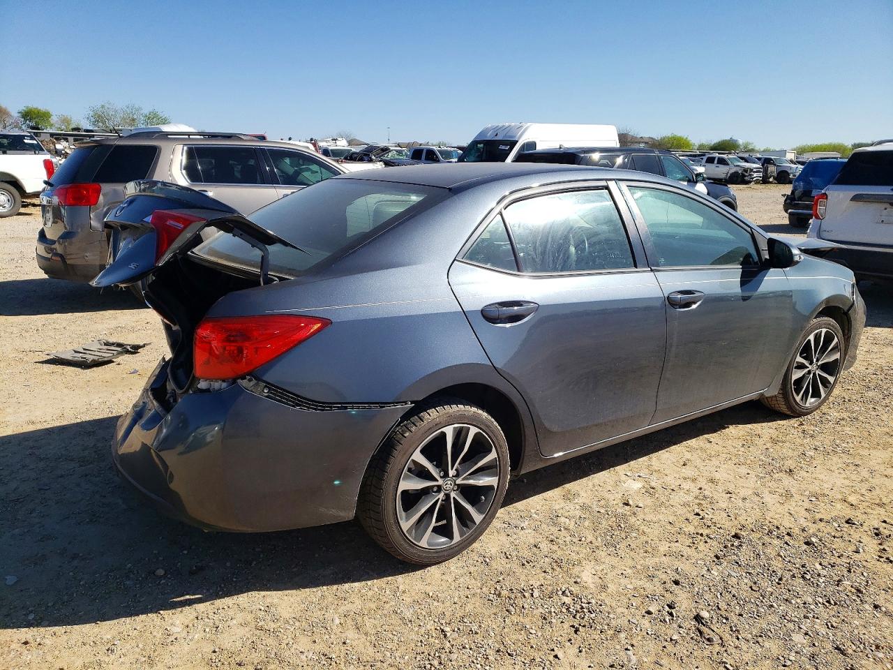2017 TOYOTA COROLLA SE photo 5