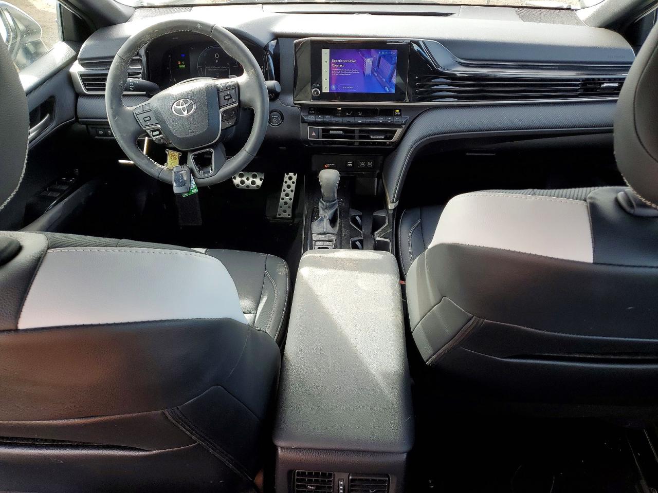 2025 TOYOTA CAMRY SE photo 8