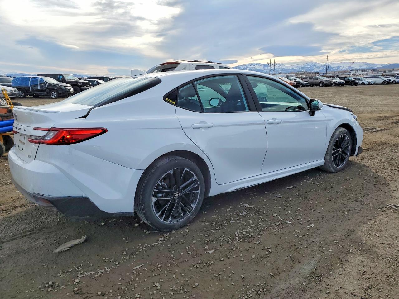 2025 TOYOTA CAMRY SE photo 3