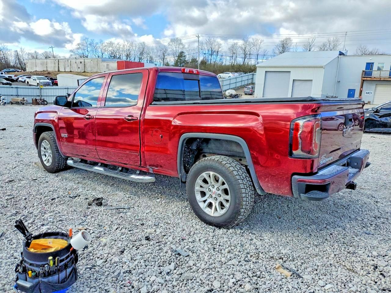 2017 GMC SIERRA K1500 SLT photo 4
