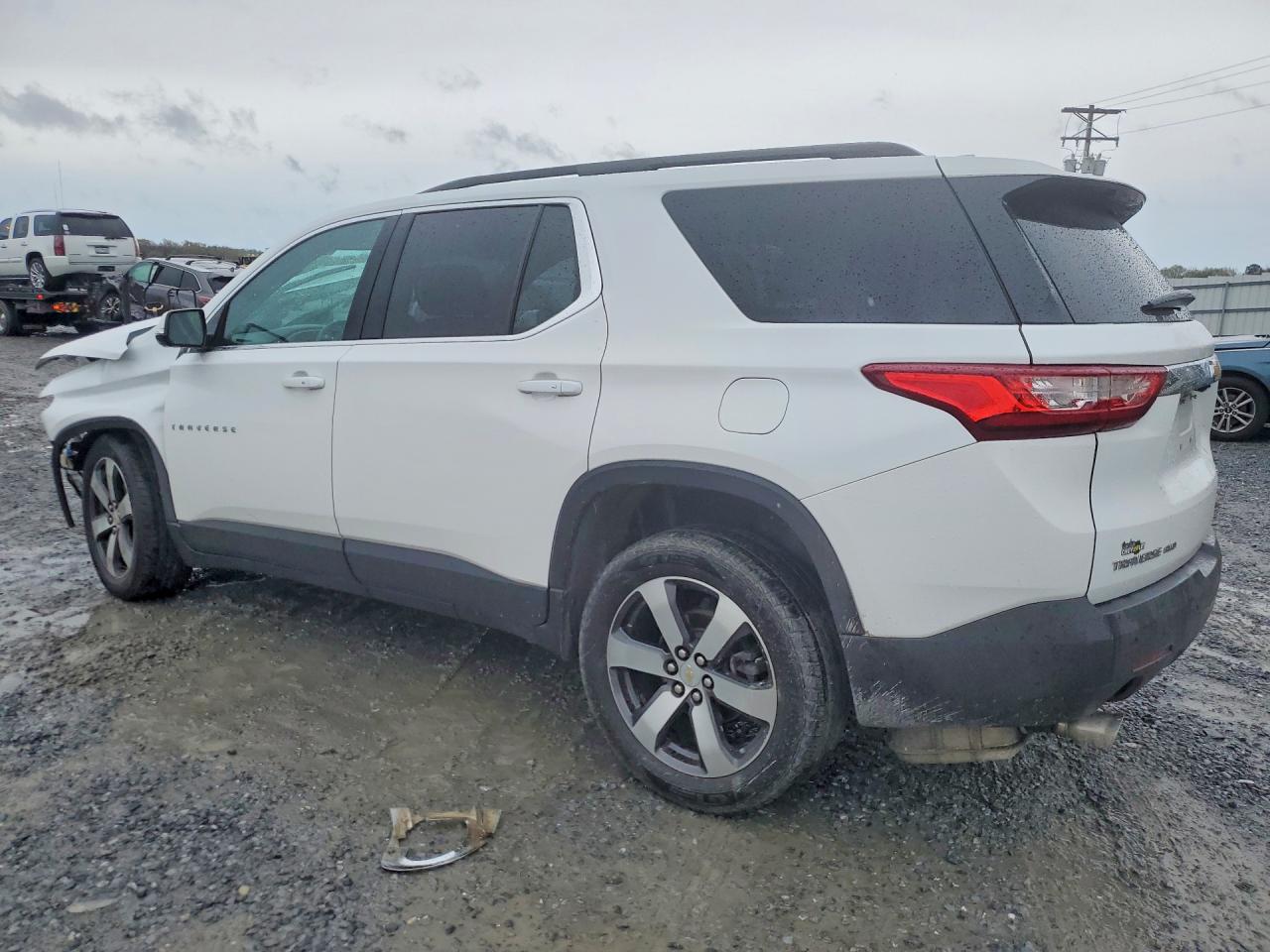 2020 CHEVROLET TRAVERSE LT photo 2
