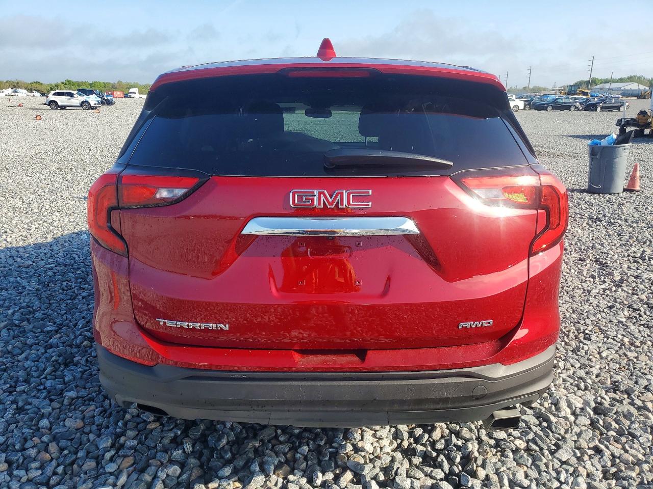 2018 GMC TERRAIN SLE photo 11