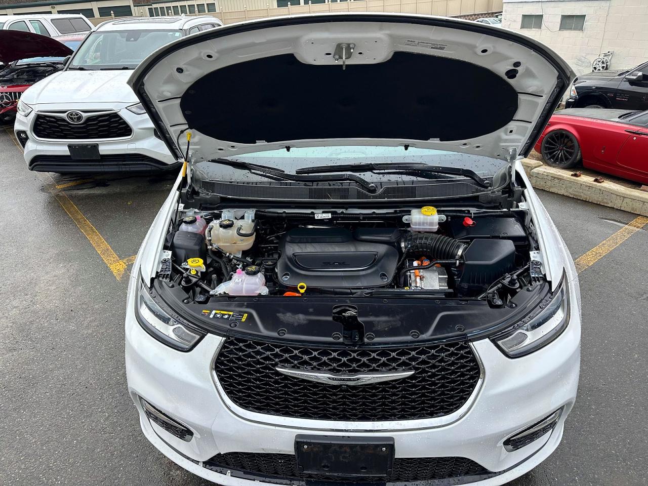 2025 CHRYSLER PACIFICA HYBRID SELECT photo 8