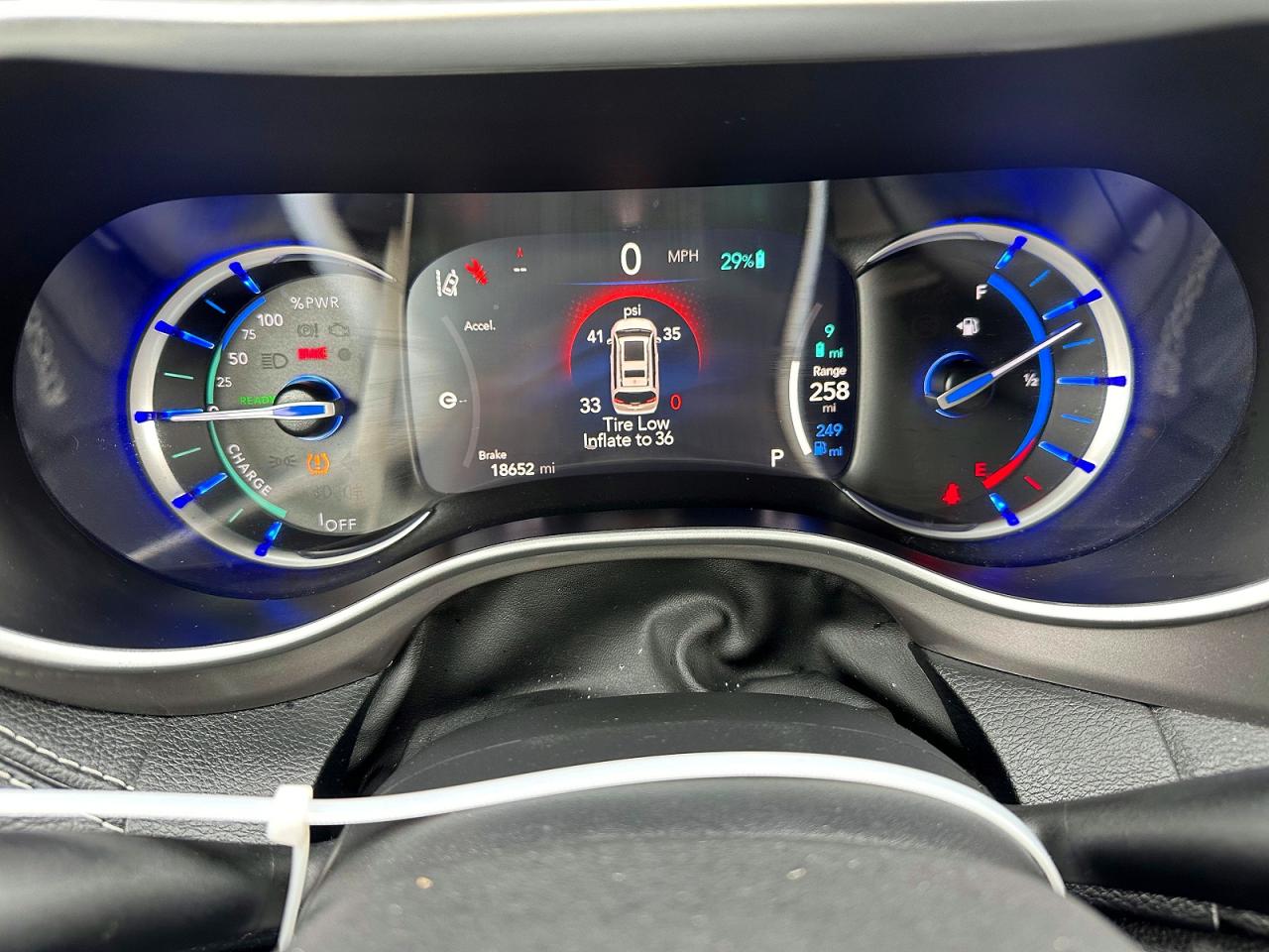 2025 CHRYSLER PACIFICA HYBRID SELECT photo 5