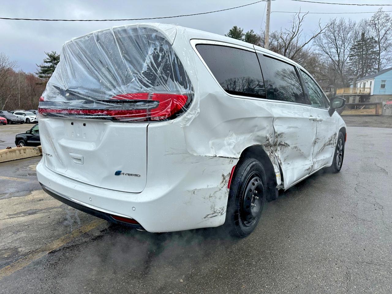 2025 CHRYSLER PACIFICA HYBRID SELECT photo 3