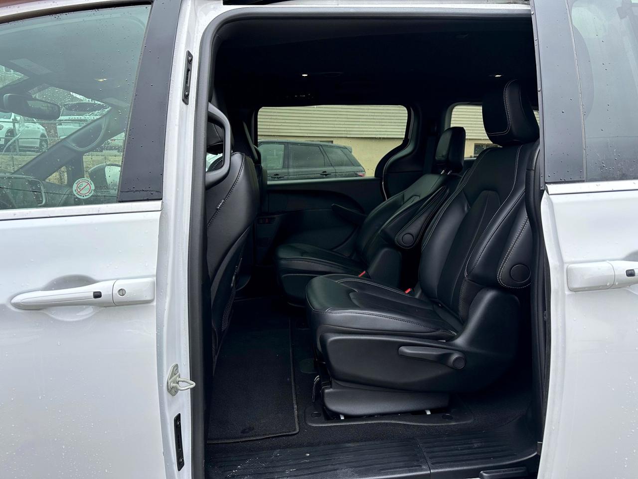 2025 CHRYSLER PACIFICA HYBRID SELECT photo 9