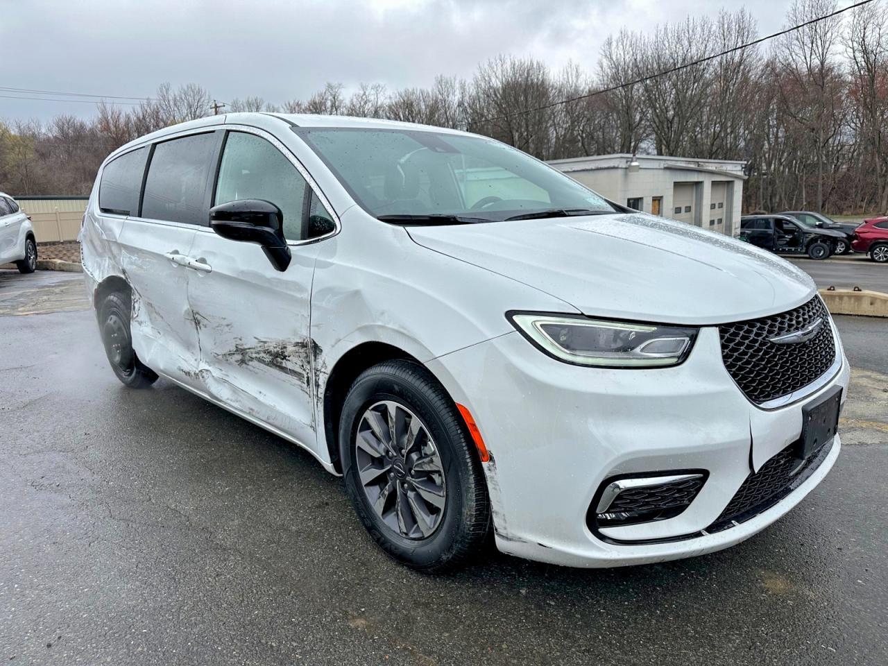 2025 CHRYSLER PACIFICA HYBRID SELECT photo 4