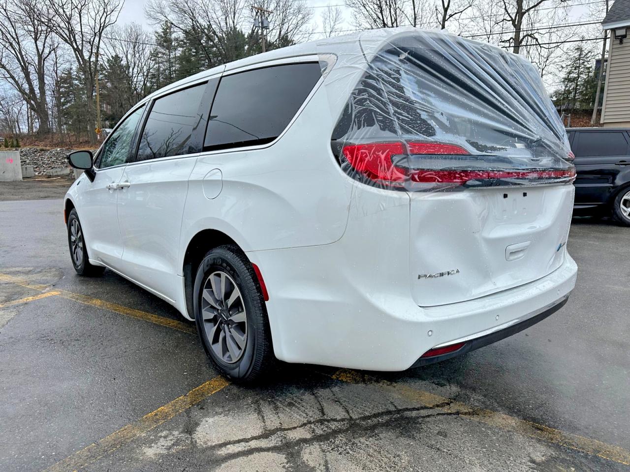 2025 CHRYSLER PACIFICA HYBRID SELECT photo 2