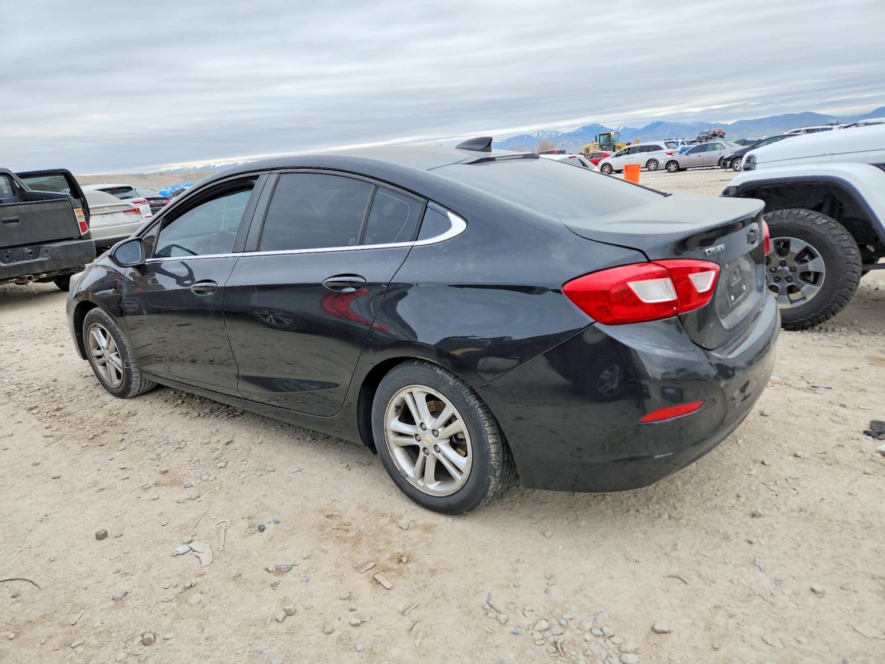 2016 CHEVROLET CRUZE LT photo 2
