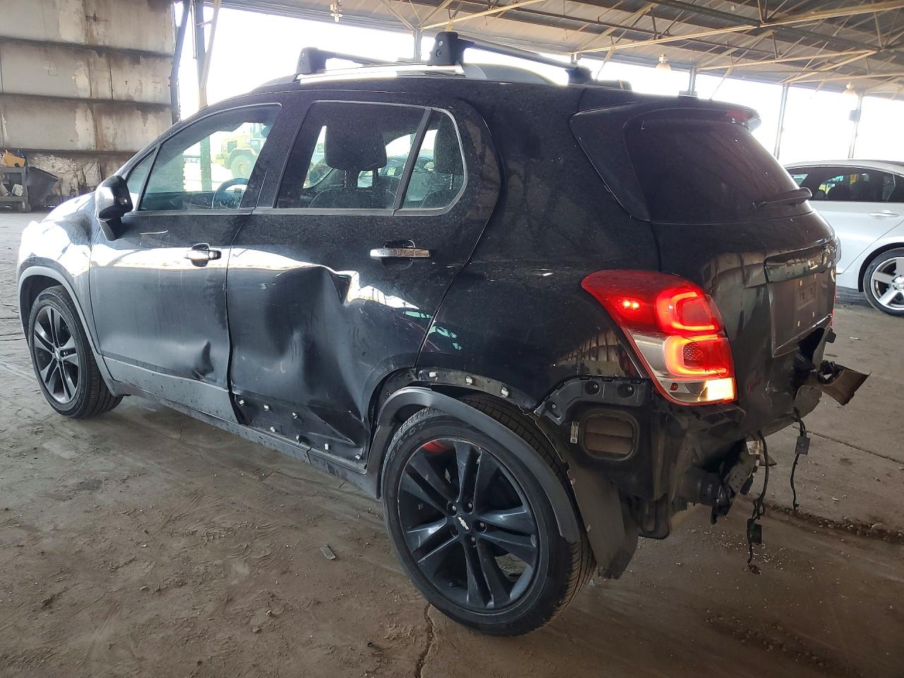 2019 CHEVROLET TRAX 1LT photo 2