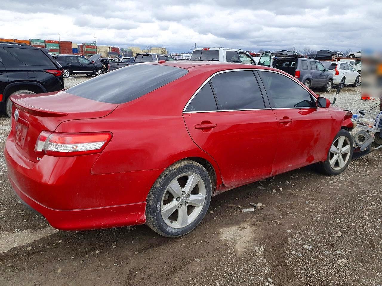 2010 TOYOTA CAMRY SE photo 3