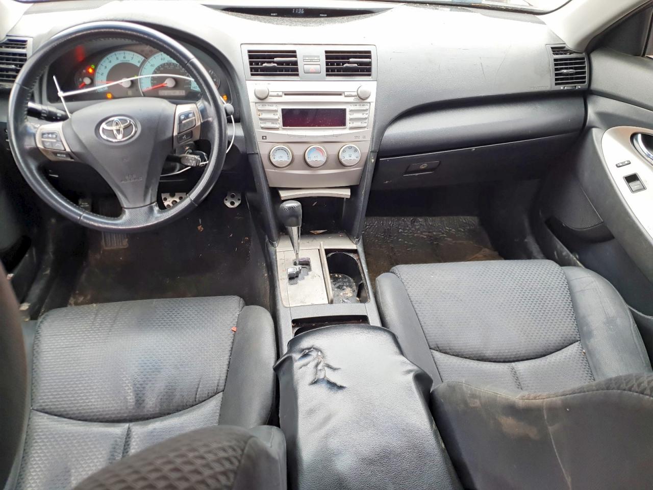 2010 TOYOTA CAMRY SE photo 8