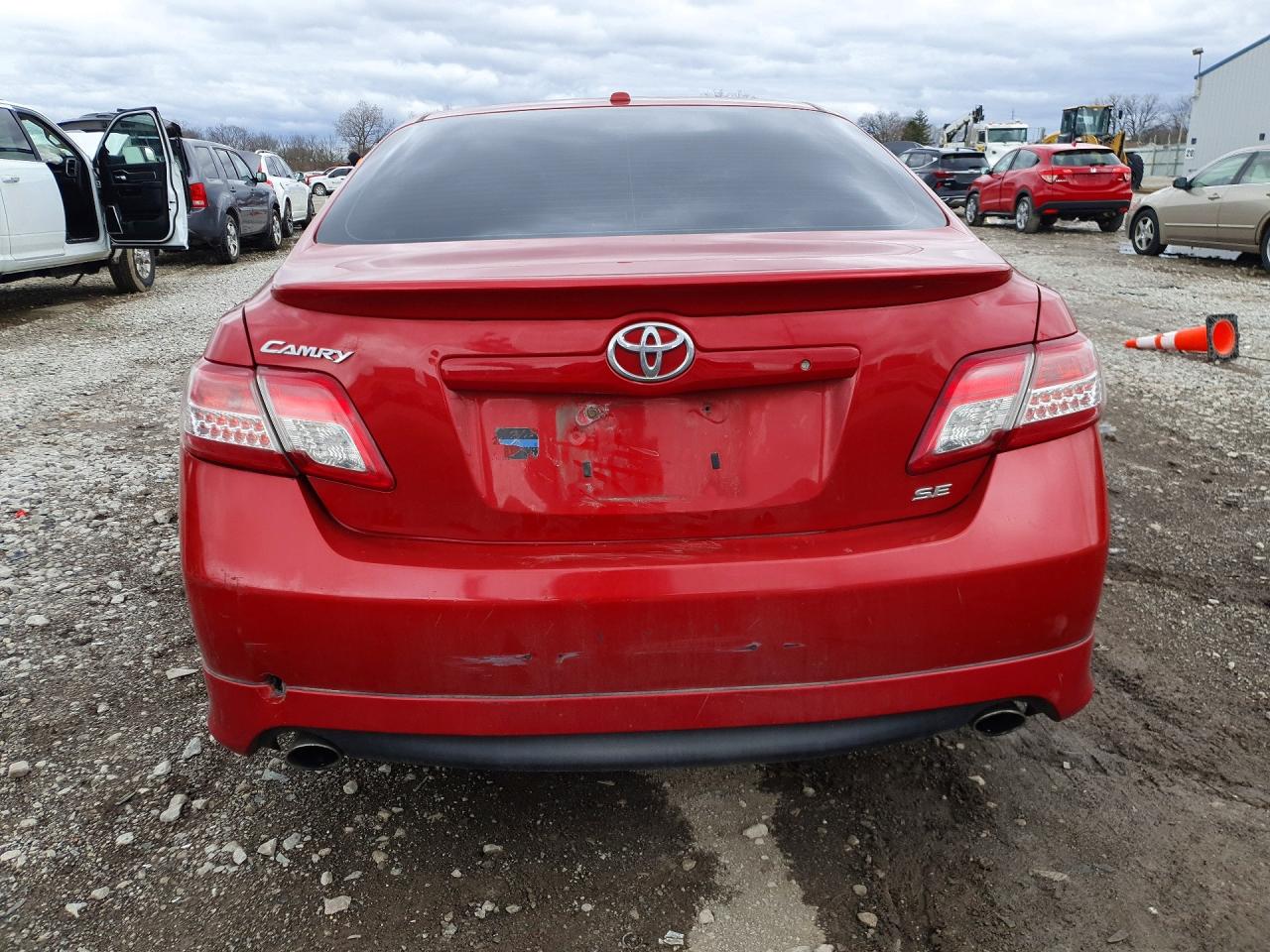 2010 TOYOTA CAMRY SE photo 6