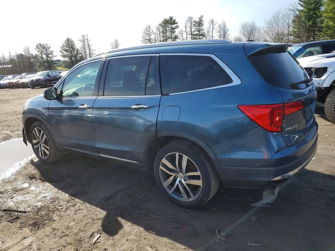 2016 HONDA PILOT TOURING photo 3