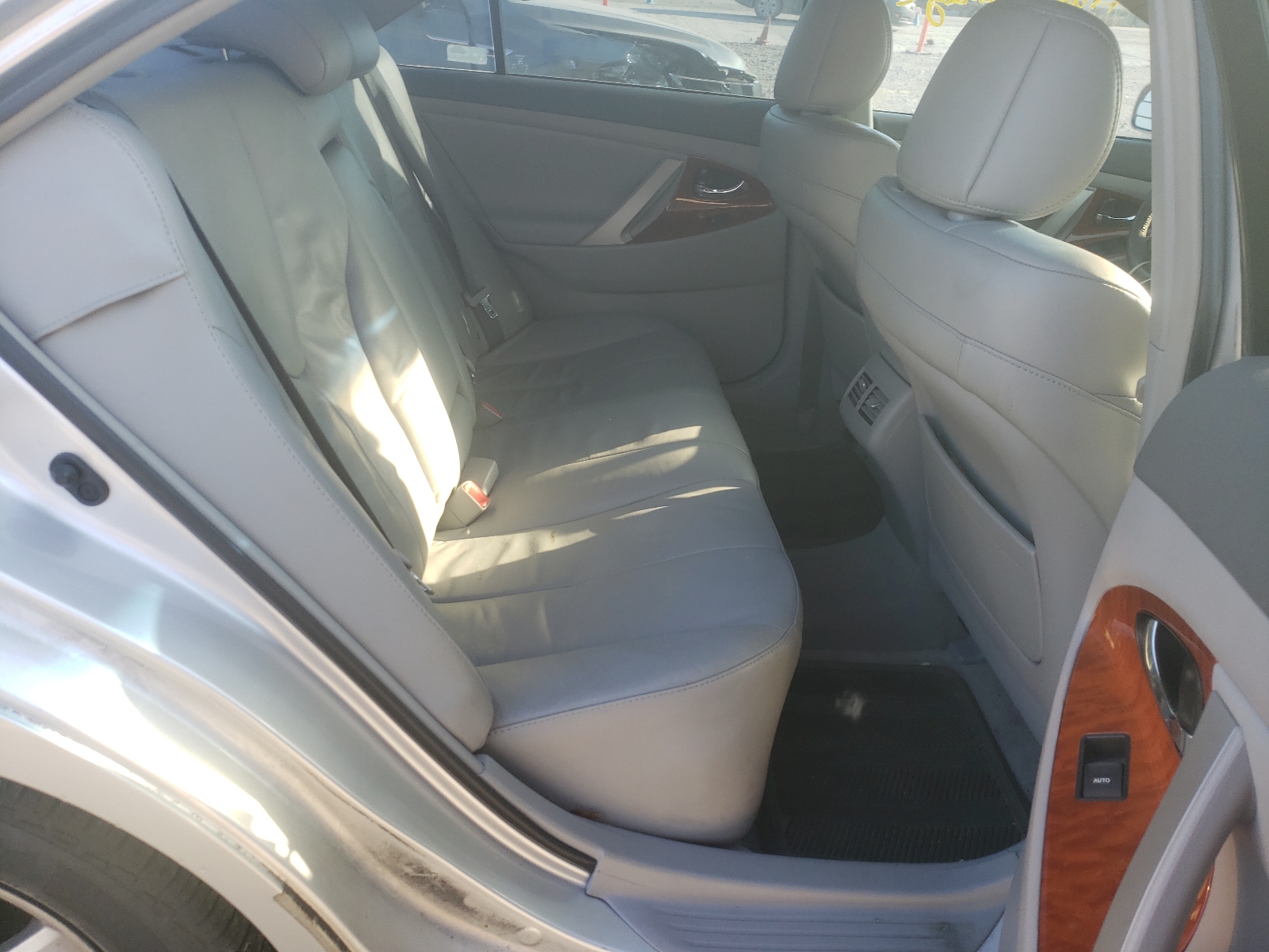 2011 TOYOTA CAMRY HYBRID photo 11
