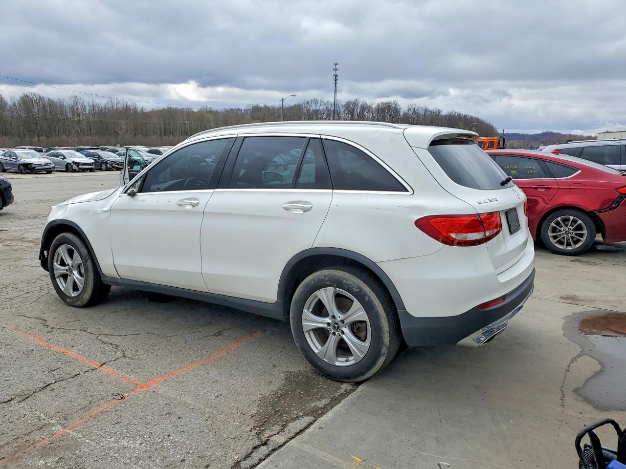 2017 MERCEDES-BENZ GLC 300 4MATIC photo 3
