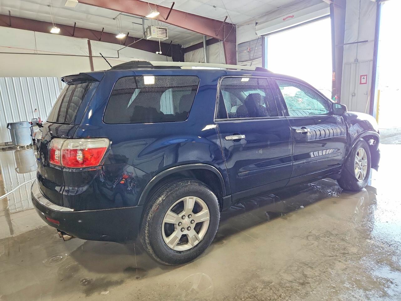 2011 GMC ACADIA SLE photo 3
