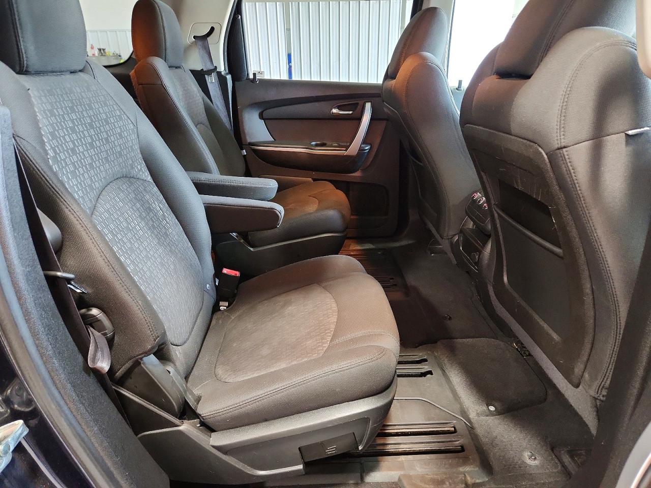 2011 GMC ACADIA SLE photo 11