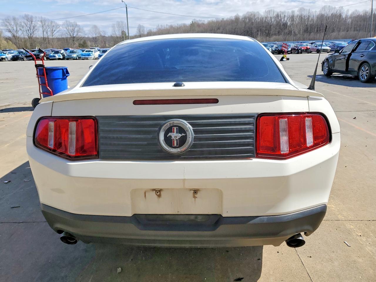 2012 FORD MUSTANG photo 11