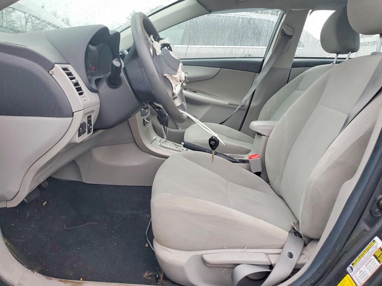 2012 TOYOTA COROLLA LE photo 13