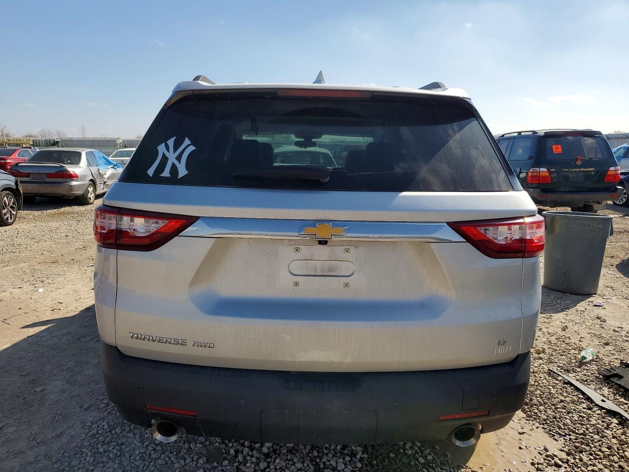 2020 CHEVROLET TRAVERSE LT photo 6