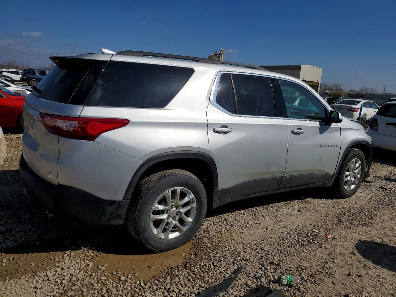 2020 CHEVROLET TRAVERSE LT photo 3
