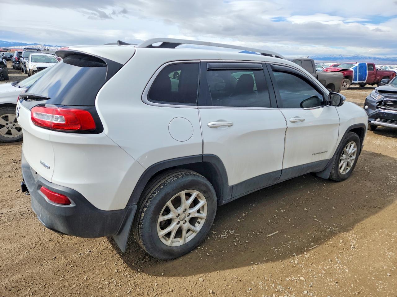 2016 JEEP CHEROKEE LATITUDE photo 3