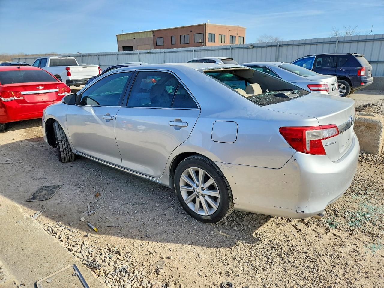 2014 TOYOTA CAMRY XLE V6 photo 2