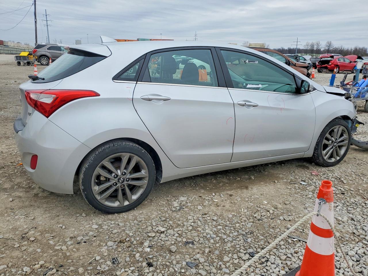 2016 HYUNDAI ELANTRA GT BASE photo 3