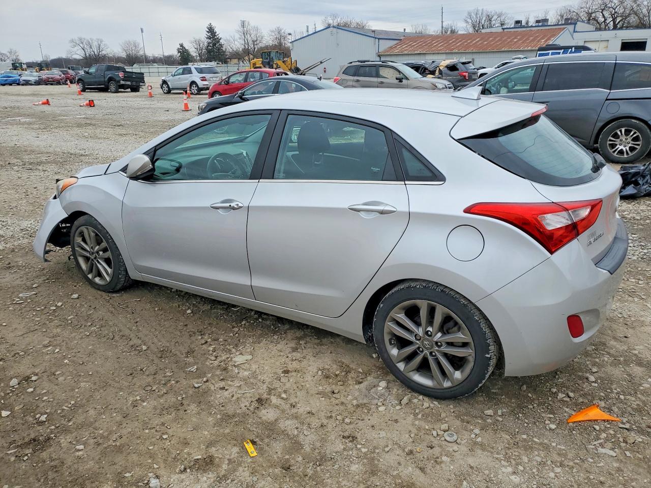2016 HYUNDAI ELANTRA GT BASE photo 2