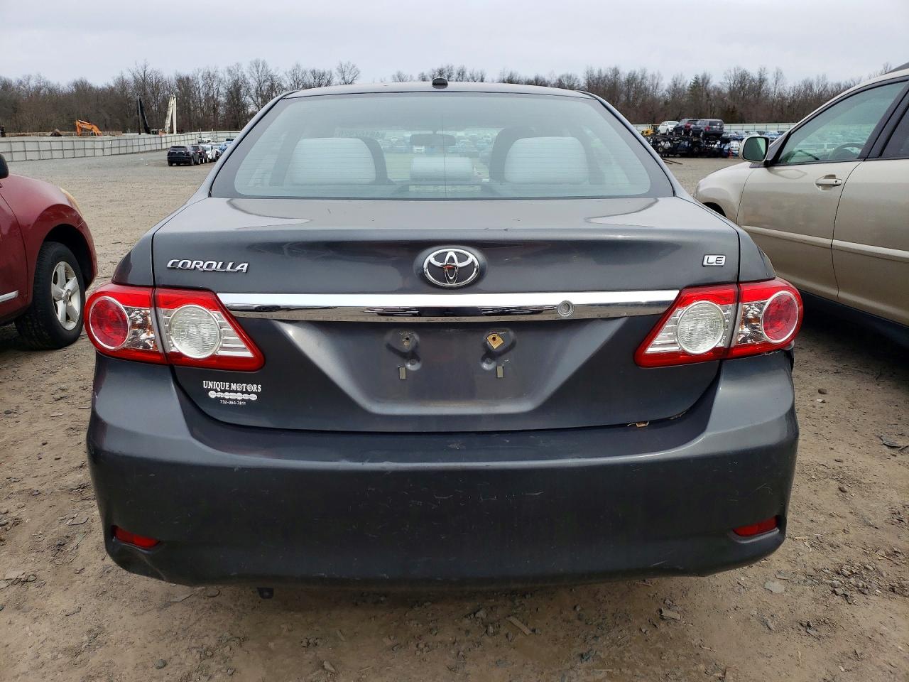 2011 TOYOTA COROLLA LE photo 6