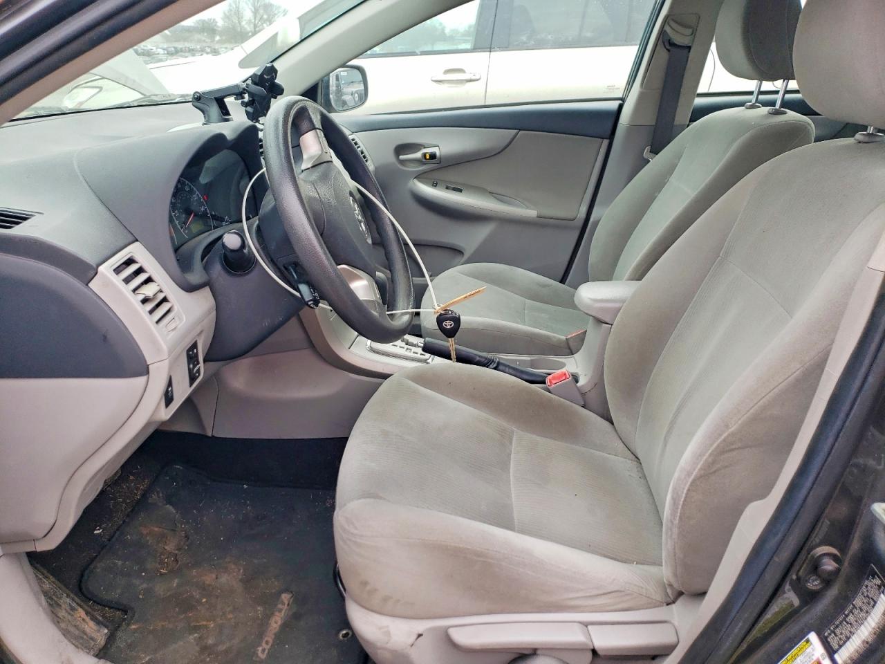 2011 TOYOTA COROLLA LE photo 7