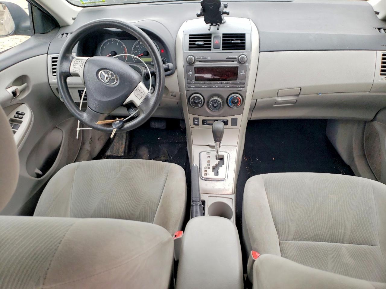 2011 TOYOTA COROLLA LE photo 8