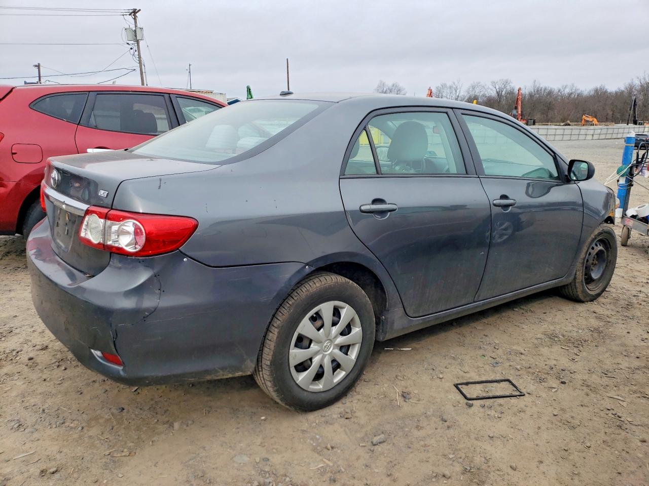 2011 TOYOTA COROLLA LE photo 3