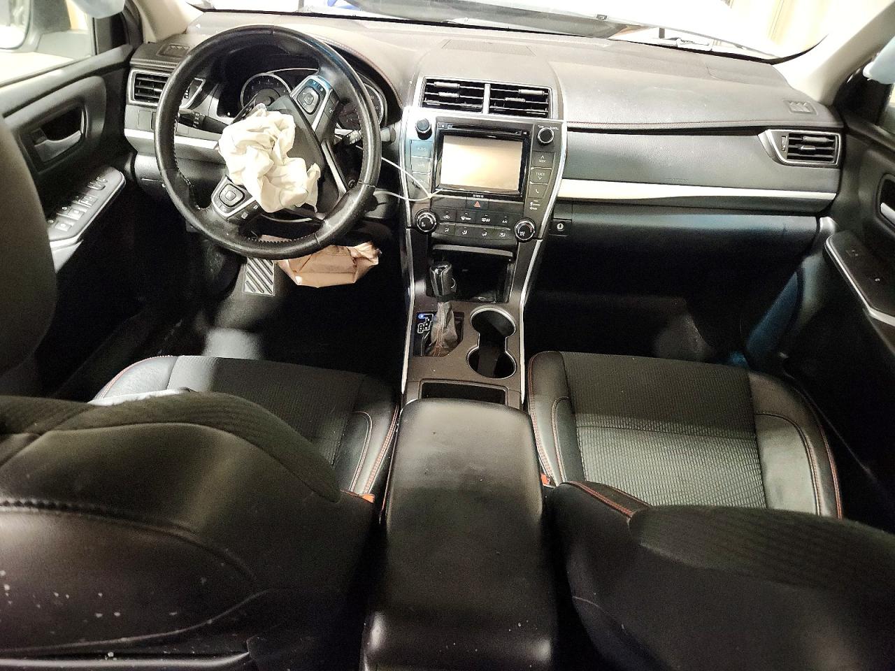 2017 TOYOTA CAMRY SE photo 15