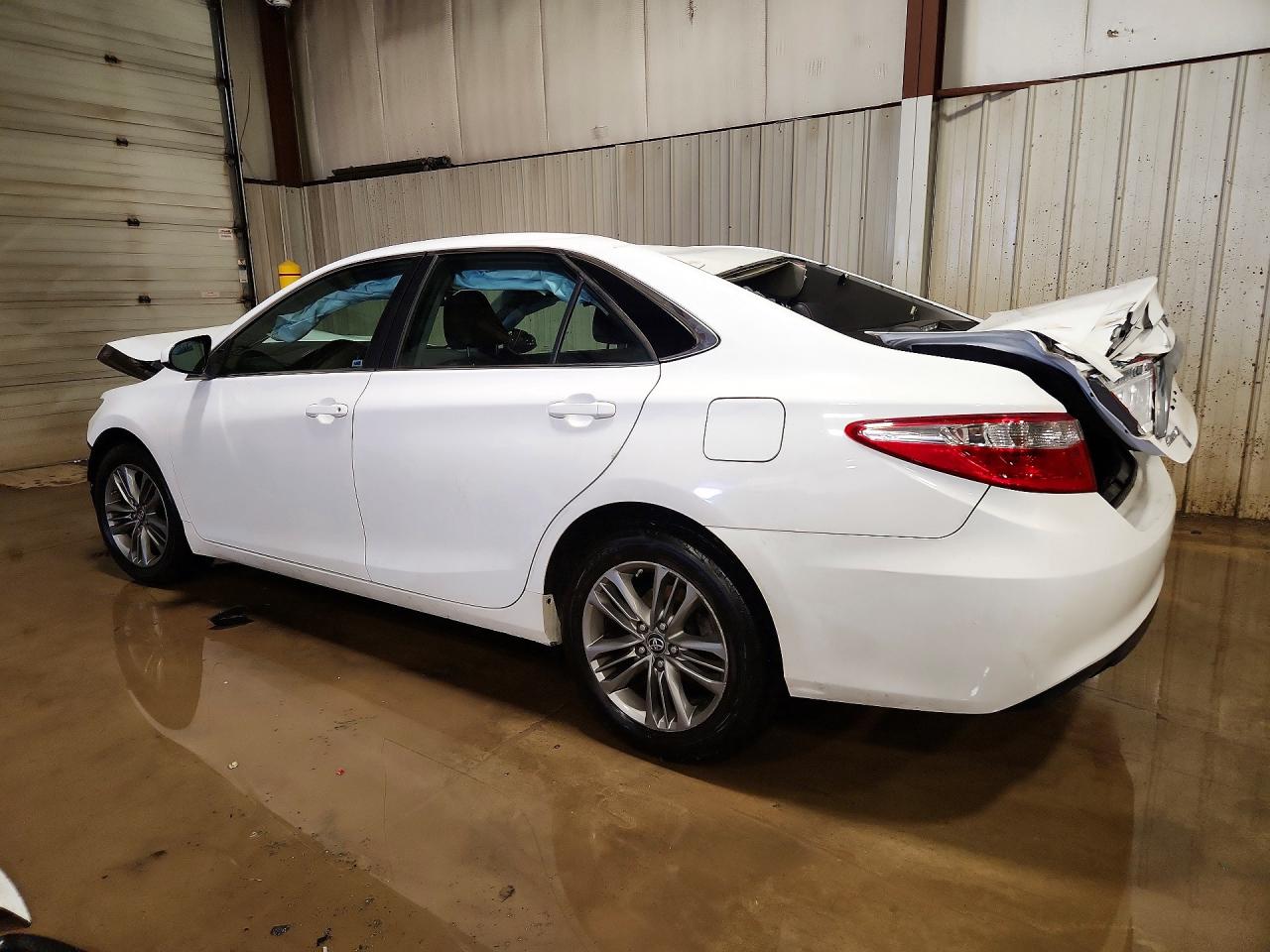 2017 TOYOTA CAMRY SE photo 3