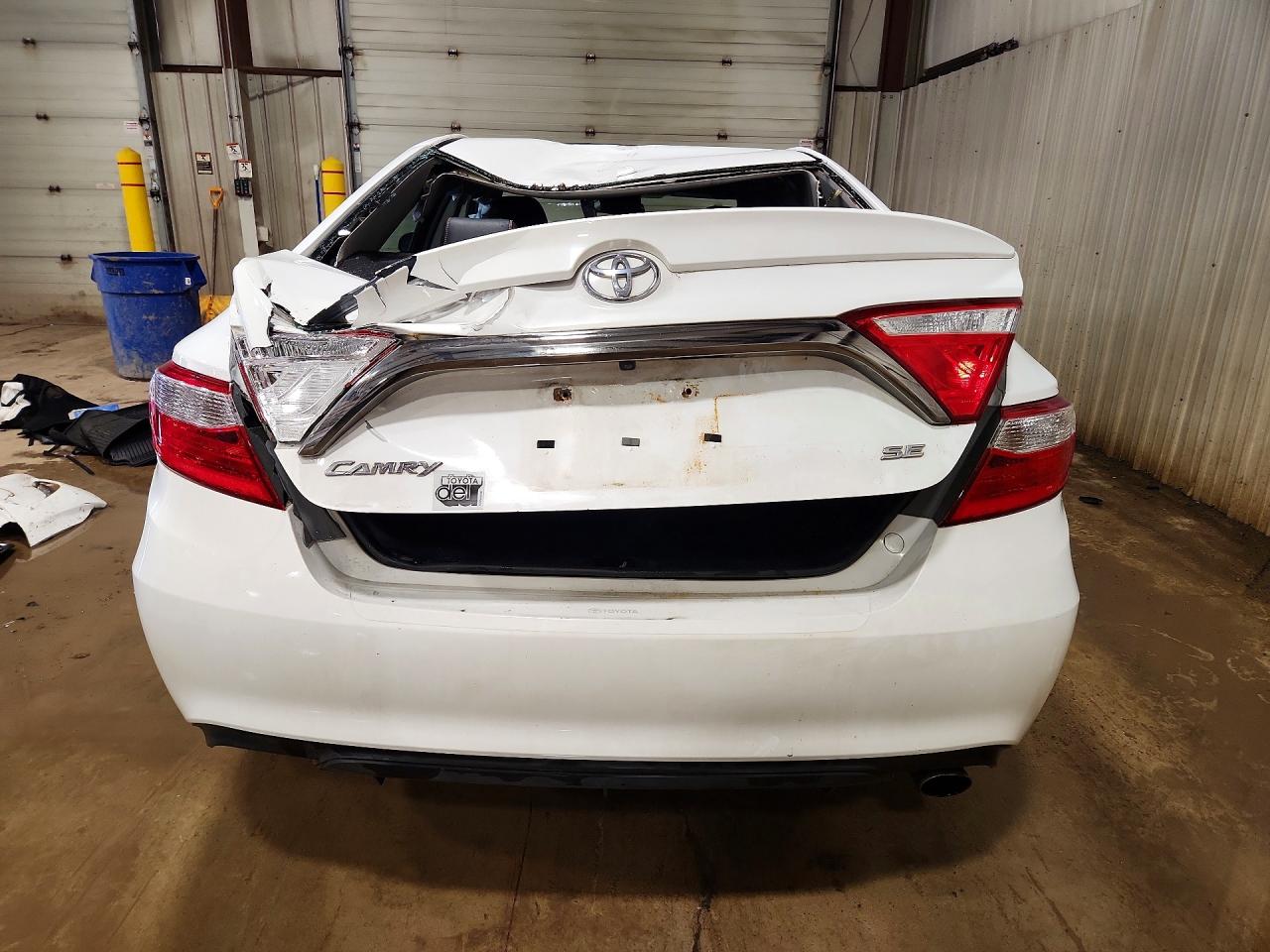 2017 TOYOTA CAMRY SE photo 11