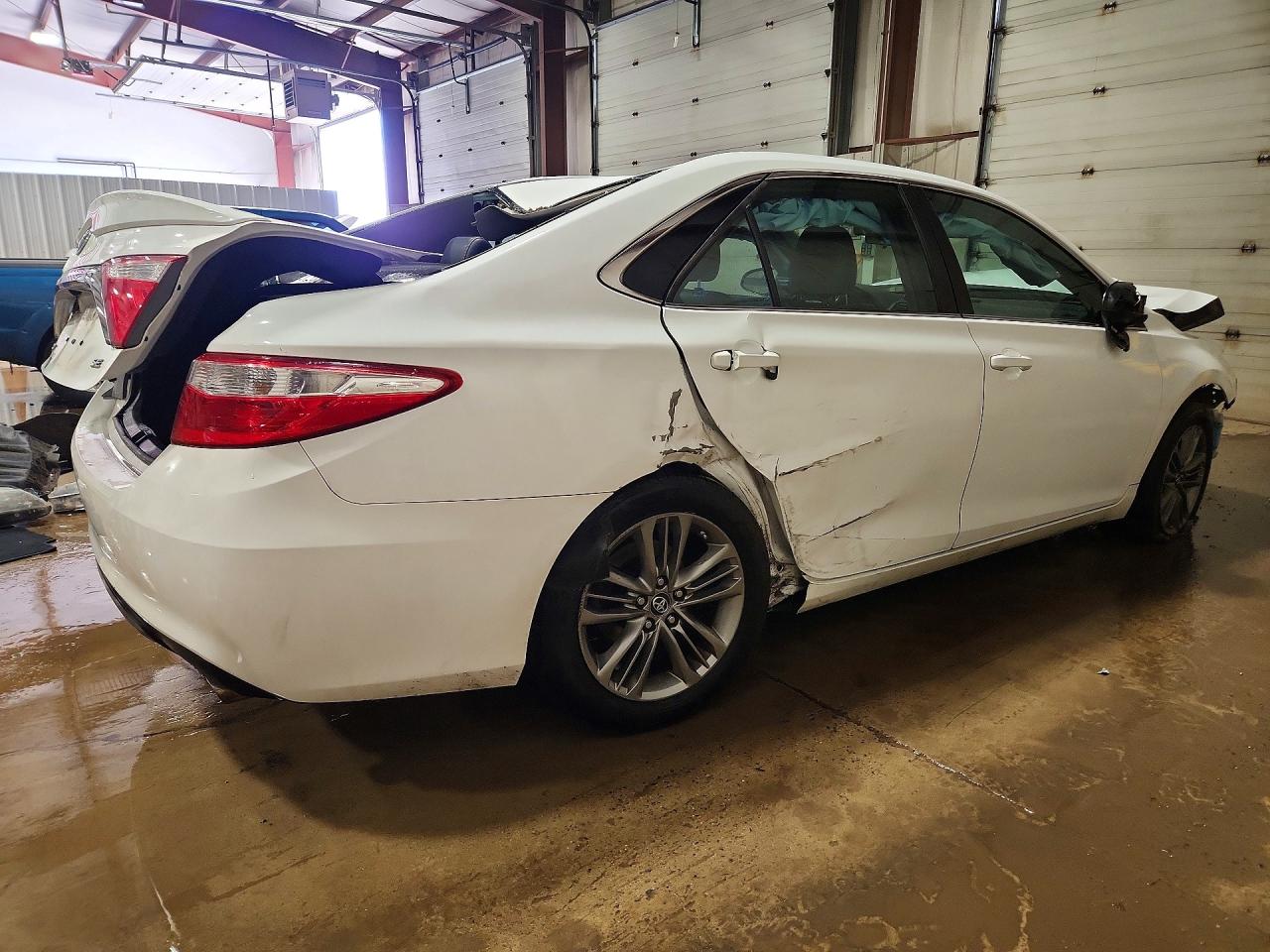 2017 TOYOTA CAMRY SE photo 5