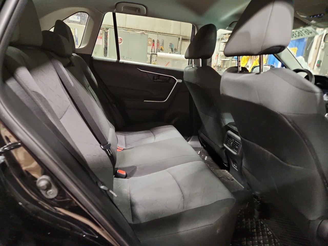 2025 TOYOTA RAV4 LE photo 31